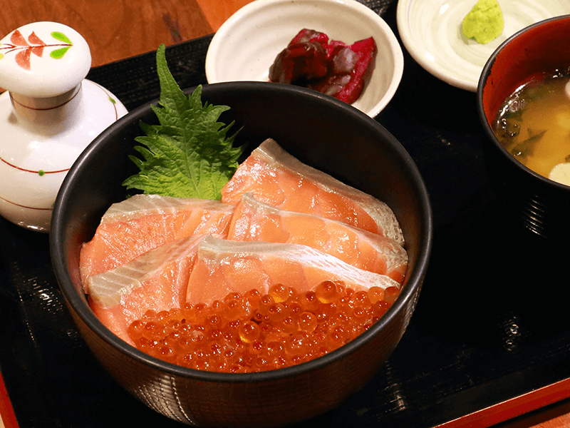 極み鮭いくら丼