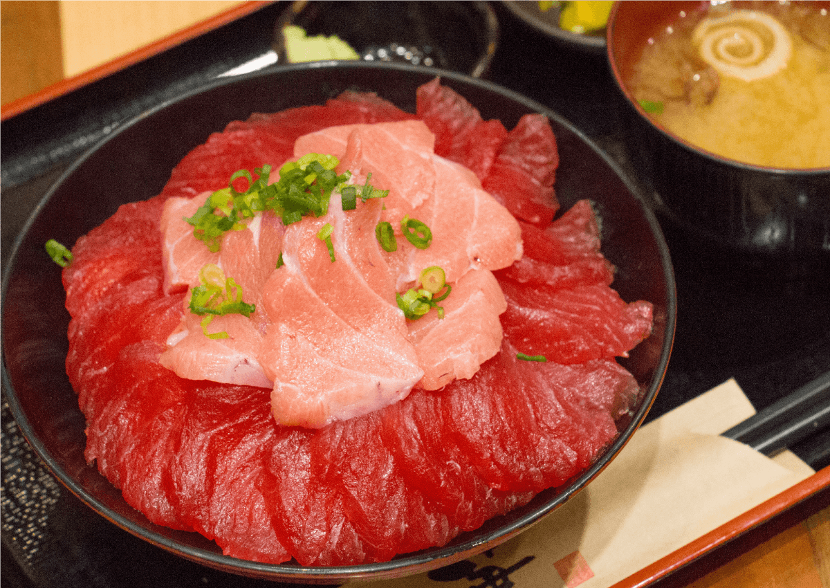 どか盛り鮪丼