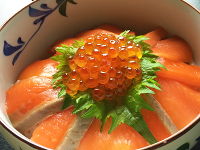 桜銀鮭丼